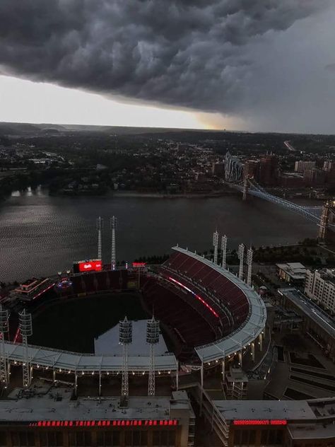 Cincinnati Reds Aesthetic, Cincinatti Bengals, Spinnin Tour, Fc Cincinnati, New York Vibes, Cincinnati Reds Baseball, University Of Cincinnati, Reds Baseball, Go Red