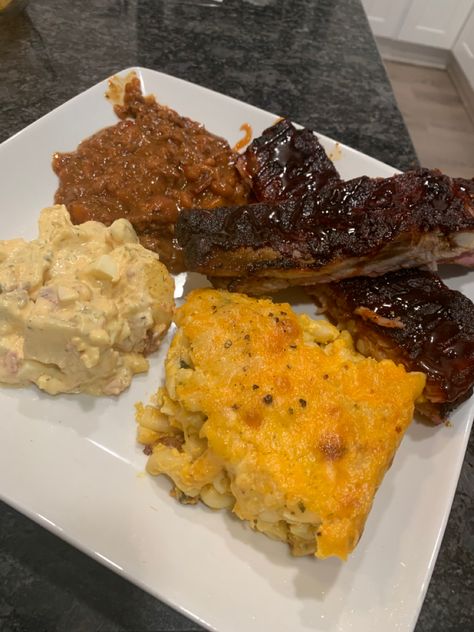 Soul Food Menu, Cheese Potato, Soul Food Dinner, Comfort Food Recipes Dinners, Food Recepie, Mac N Cheese, Food Platters, Baked Beans, Appetizers Easy