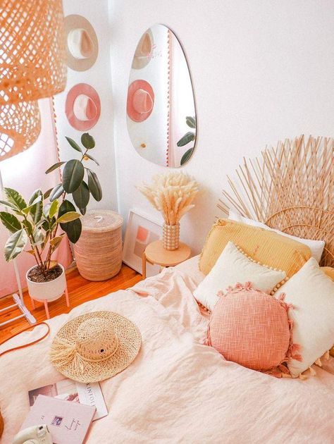 Pink Boho Bedroom Ideas - Transform Your Space with Blush Tones & Chic Decor Hippy Apartment, Aestetic Picture, Mural House, Bedroom Tour, Casa Vintage, Bohemian Lifestyle, Deco Boheme, Cute Room Ideas, Boho Room