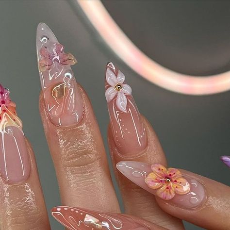 APRÉS GEL X NAILS 🇨🇦 on Instagram: "Sunset tropical florals 🫧🌺🏝️  Using @sweetienailsupply bandi no wipe overlay fix gel for textures ✨ Inspo @heavensentevelyn   #gelxnails #tropicalnails #floralnails #gelnailsdesign #gelnailart #3Dnails #almondnails #longnails #nailsart #auranails #shellnails #mermaidnails #naturenails #sunsetnails #vacationnails #summernails #pinterestnails #trendynails #3Dnailart #3dflowernails #nailsofinstagram #nailsoftheday #nails2inspire #nailtech #nailinspo" White French Tip Nails With Design Summer, 3d Flower Nails Stiletto, Summer Theme Nails, Spring Themed Nails, Feminine Nail Designs, Floral Nails Designs, Nessa Nails, Nails Aesthetics, Grad Nails