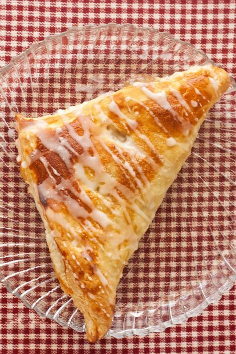 Homemade Apple Turnovers made with puff pastry Homemade Apple Turnovers, Puff Pastry Apple Turnovers, Turnovers With Puff Pastry, Apple Turnovers With Puff Pastry, Apple Pie Turnovers, Pie Turnovers, Puff Pastry Apple, Savory Apple Recipes, Recipe Using Apples