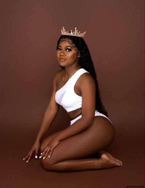 Brown Theme Birthday Photoshoot, Nude Birthday Photoshoot, Brown Photoshoot Black Women, Nude Color Photoshoot Black Women, Nude Color Photoshoot, Brown Background Photoshoot, Birthday Photo Shoot, 21st Birthday Photoshoot, Glam Photoshoot