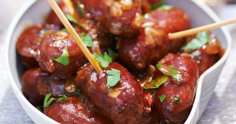 Sautéed chorizo with red wine How To Cook Chorizo, Garlic Honey, Tapas Recipes, Spicy Sausage, Crusty Bread, Red Wine, Garlic, Glaze, Honey