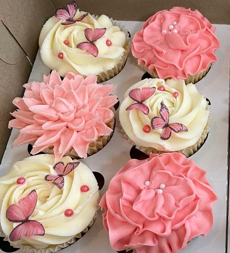 Butterfly Cupcakes Ideas, Butterfly Graduation Party, Pink Butterfly Cupcakes, Cupcakes With Butterflies, Paper Flower Crafts For Kids, March Decor, Flower Crafts For Kids, Edible Butterflies, Fairy Cupcakes