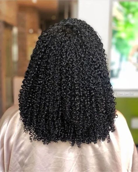 How To Moisturize Natural Hair ⋆ ToTheCurlMarket Low Porosity Natural Hair, Dry Natural Hair, Natural Hair Growth Remedies, Bantu Knot Out, Natural Hair Moisturizer, Natural Hair Growth Tips, 4c Natural, Pelo Afro, Natural Hair Community