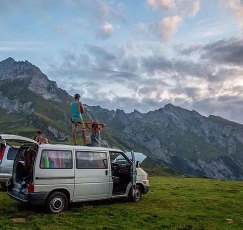 Vw Minibus, Camping Aesthetic, Bus Life, Van Living, Travel Van, Hippie Life, Gap Year, Dream Lifestyle, Break Dance