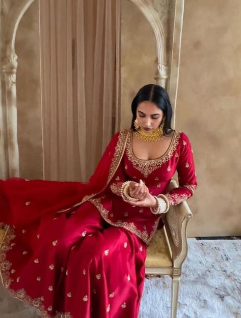 Red Gharara, Indian Bridal Wear Red, Wedding Suits For Bride, Simple Indian Suits, Bride Suit, Desi Dress, Wedding Lehenga Designs, Punjabi Bride, Desi Clothes