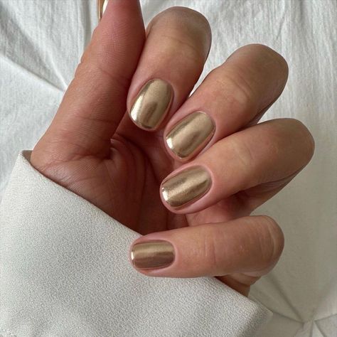 We've rounded up holiday nail ideas for the 2023 season. Tap for all the details. Gold Chrome Nails, Chrome Nail Art, Chrome Nails Designs, Chrome Nail, Metallic Nails, Winter Nail Designs, Gold Chrome, Dipped Nails, Minimalist Nails