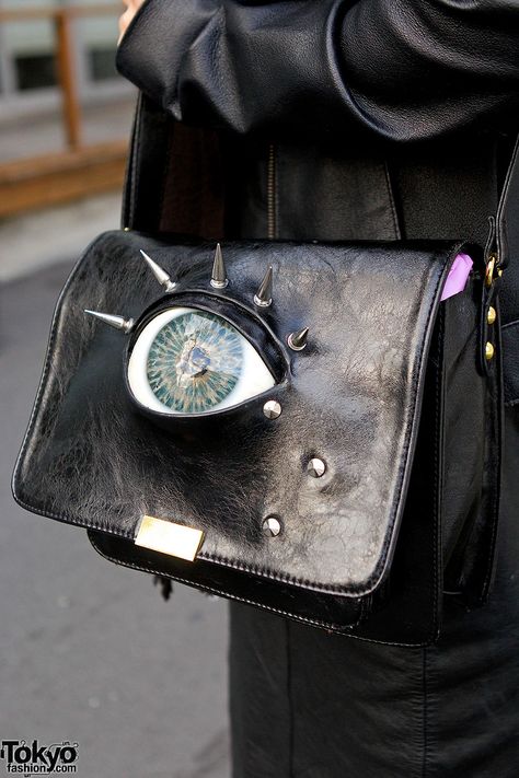 Green Hair, Eye-Spikes Bag, Gauged Ear & Demonia Boots in Harajuku Posted on December 31, 2013 in: Tokyo Street    Sachi is a 22-year-old special effects makeup artist. Her green hair and headscarf caught our eye on the street in Harajuku. Styl Goth, Spike Bag, Demonia Boots, Estilo Punk, Ear Gauges, Mode Inspo, Dark Fashion, Pastel Goth