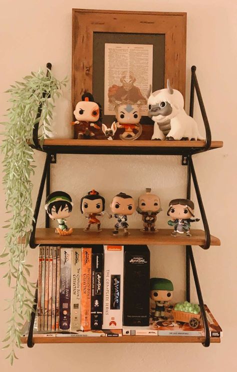 Nerd Decor Home, Nerdy Room Decor, Subtle Nerd Decor, Geek Room Decor, Nerdy Room, Funko Display Ideas, Nerdy Decor, Nerd Decor, Geek Room