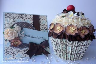 Paper craft cupcakes, tutorial on how to create and suggestions Paper Quilling Cupcake, Diy Cupcake Birthday Card, Cupcake Handmade Cards, Cards With Cupcakes On Them, Cupcake Birthday Cards Handmade, Cupcake Crafts, Tea Cup Cake, Hello Cupcake, Cupcake Card