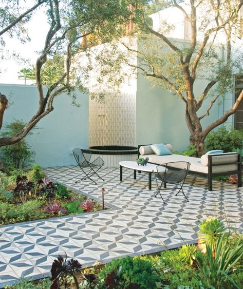 tiled-patio-judy-kameon-gardenista Patio Tiles, Casa Exterior, Outdoor Tiles, Outdoor Inspirations, Outdoor Oasis, Outdoor Rooms, Outdoor Design, Arbor, Garden Inspiration