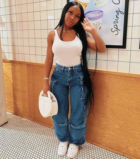 Waydamin… 💗 on Instagram: "Simplicity 🤍 Follow for more @jaydacheaves content ❤️‍🔥 #jaydacheaves #waydamin #jaydawayda #baddie #amourjayda #explorepage" Jeans Outfit Black Women, Cargo Jeans Outfit, Jayda Cheaves, Outfit Black Women, Mall Outfit, Jayda Wayda, Chill Fits, Effortlessly Chic Outfits, Influencers Fashion