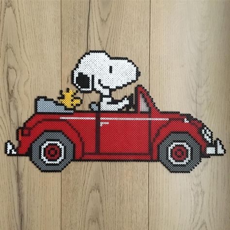 Snoopy Perler Bead Pattern, Snoopy Perler Beads, Beaded Snoopy, Bead Templates, Christmas Perler Beads, Red Cars, Hamma Beads Ideas, Perler Ideas, Pearl Beads Pattern