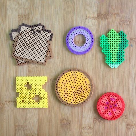 Perler Bead Food Patterns, Perler Food, Perler Bead Fridge Magnets, Sushi Perler Bead Patterns, Perler Bead Food, Perler Beads Hexagon Pegboard, Hama Beads Food, 3d Perler Bead Patterns Food, Tamagotchi Perler Beads 3d