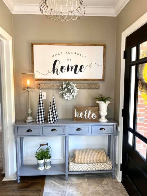 Farmhouse Entryway Ideas With Stairs, Farmhouse Christmas Entryway, Modern Farmhouse Entry, Farmhouse Entryway Ideas, Country Entryway, Rustic Farmhouse Entryway, Farmhouse Foyer, Modern Farmhouse Entryway, Farmhouse Entry