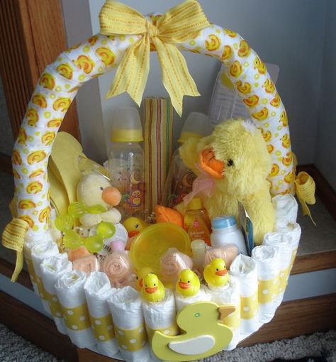 Baby Bath Gift, Bath Gift Basket, Boy Baby Shower Games, Baby Shower Baskets, Baby Shower Crafts, Baby Shower Gift Basket, Diy Baby Shower Gifts, Baby Diaper Cake, Diy Baby Gifts