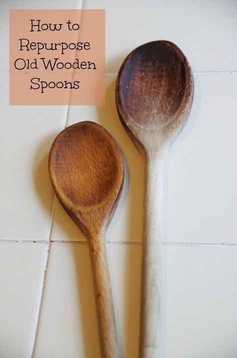 Learn how to repurpose wooden spoons instead of throwing them away.  Easy ways to upcycle that spoon into new and useful things. Wooden Spoon Puppets, Halloween Budget, Wooden Spoon Crafts, Spoon Craft, Paint Stirrers, Repurposing Ideas, Vanity Cabinets, Spoon Crafts, Clocks Back