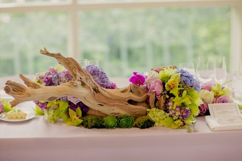 Driftwood Wedding Centerpieces, Log Centerpieces, Driftwood Wedding, Driftwood Centerpiece, Blue Green Wedding, Floral Art Arrangements, Tree Branch Decor, Garden Chic, Low Centerpieces