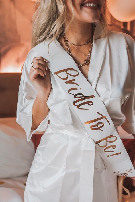 Bridal Shower Pictures, Bridal Shower Photography, Bridal Shower Inspo, Best Wedding Guest Dresses, Bride Shower, Bridal Bachelorette Party, Bachelorette Games, Trendy Boutique, Wedding Photos Poses