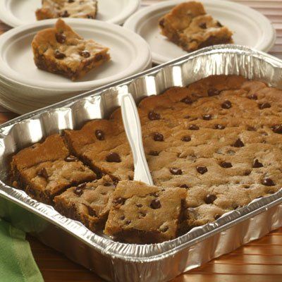 Tollhouse Cookie Bars, Chocolate Chip Cookie Pizza, Nestle Toll House Cookies, Cookie Bars Easy, Refrigerated Cookie Dough, Kid Foods, Cookie Dough Bars, Best Baking, Toll House