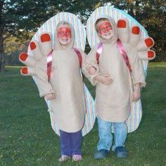 Hate feet but such a Costume Halloween Duo, Halloween Costumes Kids Homemade, Best Couples Costumes, Clever Halloween, Bff Halloween Costumes, Zestaw Ikon, Clever Halloween Costumes, Couple Costumes, Homemade Halloween Costumes