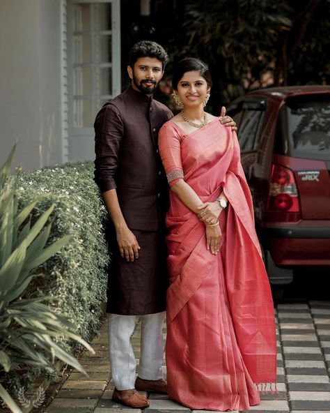 Saree Kurta Couple Pose, Engagement Bride And Groom Dress, Kankupagla Couple Pose, Couple Pose In Sari, Husband Wife Poses In Saree, Couple Pose In Saree And Kurta, Simple Marriage Look Indian, Couple Pose In Saree For Photoshoot, Tamil Traditional Dress For Men