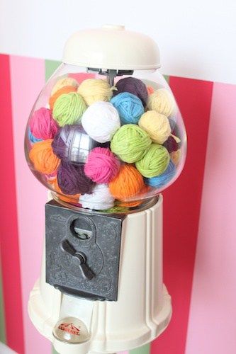 I love fun ways to repurpose objects especially when it comes to storage. Over at the blog Simply Modern Mom there is a room makeover that includes this fun gumball machine filled with balls of yar… Yarn Display, Balls Of Yarn, Pink Bedroom For Girls, Yarn Organization, Unique Yarn, Yarn Storage, Craft Room Storage, Yarn Store, Gumball Machine