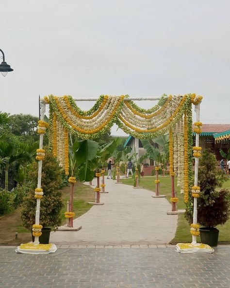 The richness of traditions, the splendour of colors – a South Indian wedding like no other.🌻 #Meragi #Meragiweddingplanning #weddingplanners #eventplanners #meragiweddings #floraldecor #mandapdecor #mandapdesigns #designs #weddingdecorinspo Indoor Mandap Decor Indian, Gujju Wedding, Traditional South Indian Wedding Decor, South Indian Wedding Decorations, South Indian Mandap, Haldi Entry, South Indian Wedding Decor, Traditional Entrance, Mandir Decor