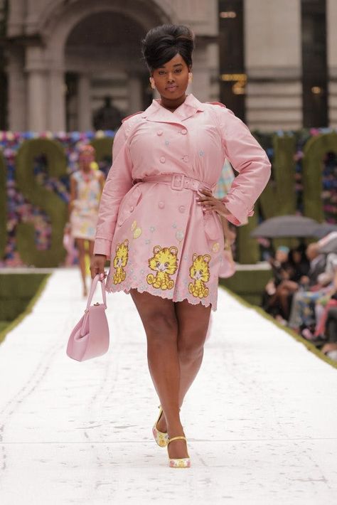 Nyfw Runway, Ladies Who Lunch, Jeremy Scott, Fashion Week Spring, Primavera Estate, New York Fashion Week, New York Fashion, Runway Fashion, Moschino