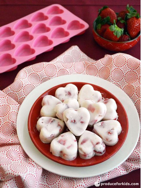 Strawberry and Yogurt Bites Strawberry Yogurt Bites, Valentines Healthy Snacks, Frozen Yogurt Bites, Valentines Snacks, Healthy Valentines, Frozen Strawberry, Yogurt Bites, Midday Snack, Valentine Desserts