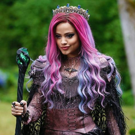 Mal Costume, Descendants Pictures, Descendants Costumes, Descendants Characters, Descendants 1, Sarah Jeffery, Disney Channel Descendants, Disney Descendants 3, Audrey Rose