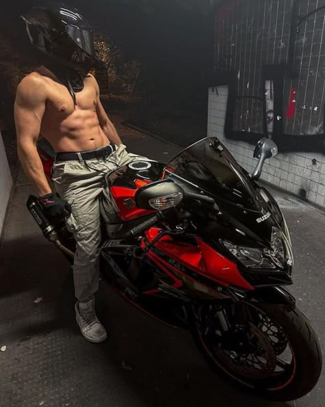 How To Ride A Bike, Biker Shirt Outfit, Hot Motorcycle Men, Dark Men Aesthetic, Biker Aesthetic Outfits, Hot Biker Men, Men Shirt Outfit, Motorcycle Outfits For Women, Biker Outfit Men