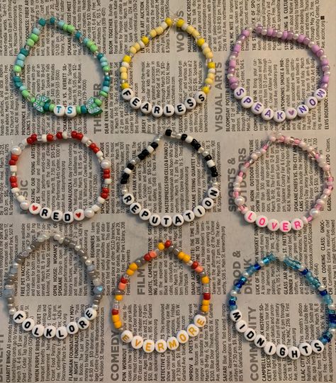 Taylor Swift Eras Friendship Bracelets Taylor Swift Movie Bracelets, Taylor Swift Era Bracelet Ideas, Taylor Swift Albums Bracelet, Taylor Swift Eras Your Bracelet, Taylor Bracelets Ideas, Era Friendship Bracelet, Era Bracelet Ideas, Taylor Eras Bracelet, Swiftie Bracelet Ideas Clay Beads