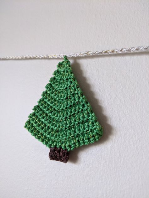 Easy Crochet Christmas Ornaments Free, Crochet Christmas Garland, Christmas Tree Designs, Crochet Christmas Trees Pattern, Crochet Christmas Ornaments Free, Crochet Ornament Patterns, Crocheted Christmas, Crochet Tree, Crochet Garland