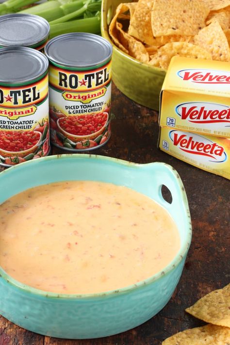 Queso Dip Velveeta, Velveeta Queso, Queso Dip Recipe, Queso Dip Recipes, Ready Set Eat, Crock Pot Dips, Nacho Bar, Spicy Dip, Queso Recipe