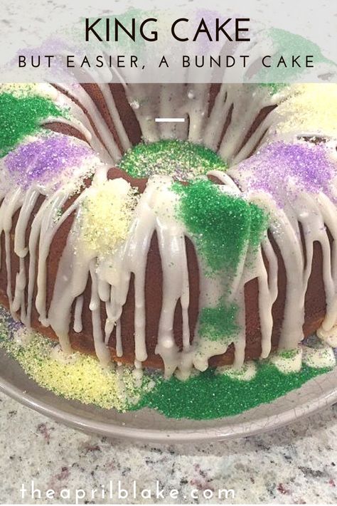 Mardi Gras Cake, Tube Cake Pan, King Cake Recipe, Bundt Recipes, Cocktail Watch, Mardi Gras King Cake, Cinnamon Roll Dough, Mardi Gras Food, Mardi Gras Decorations