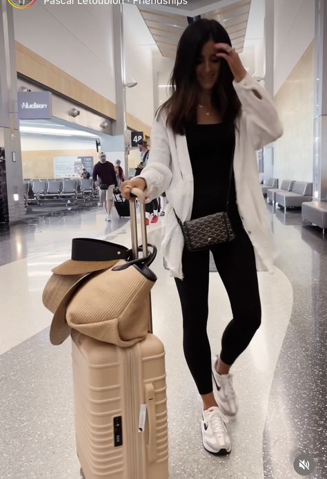 Cute Airplane Outfit Comfy, Miami Airport Outfit Travel Style, Airport Outfit With Luggage, Airport Outfit To Mexico, How To Wear Thigh High Boots, Travel Girl Aesthetic Airport, Casual Travel Outfit, Cute Airport Outfit, Comfy Airport Outfit