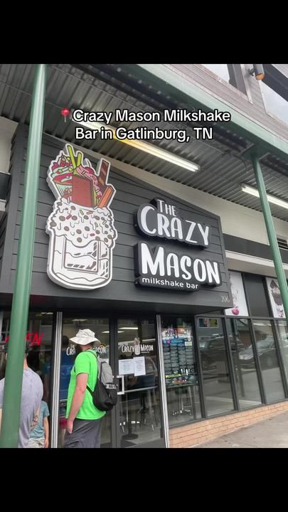 Crazy Mason Milkshake, Sarah Nicole, Milkshake Bar, Gatlinburg Tennessee, Gatlinburg Tn, Great Smoky Mountains National Park, Gatlinburg, Foodie Travel, The Crazy