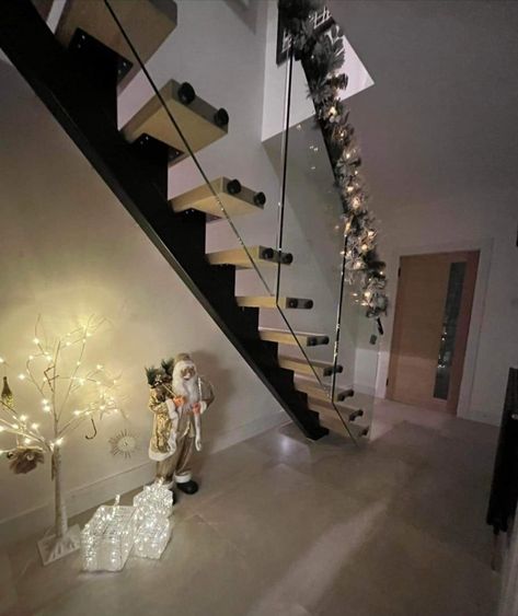 Box Staircase, Spine Staircase, Metal Staircase, Balustrade Design, Frameless Glass Balustrade, Glass Balcony, Oak Stairs, Support Beam, Metal Stairs