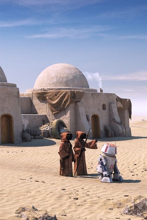 Star Wars Star Wars Movie Scenes, Jawa Star Wars, Star Wars Desert, Star Wars Jawa, Robot Wallpaper, Sci Fi Building, Damien Chazelle, Star Wars Background, Mos Eisley