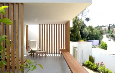 Casa La Floresta / Alventosa Morell Arquitectes Wood Slates, Timber Screen, Diy Outdoor Seating, Pavers Backyard, Timber Screens, Privacy Fence Designs, Timber Slats, Privacy Landscaping, Backyard Gazebo