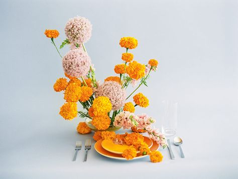 Photography: http://sallypinera.com | Floral designer: http://oftheflowers.la | Read More: https://www.stylemepretty.com/2017/10/25/fresh-modern-color-block-wedding-inspiration/ Color Block Wedding, Marigold Wedding, Mid Century Modern Wedding, Vintage Wedding Flowers, Brand Shoot, Rose Brand, Modern Flower Arrangements, Colour Blocking, Orange Wedding