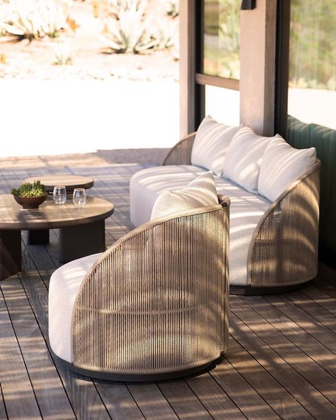 A gentle play of light filtering through the intricate twisted rope of our Milan Collection, illuminating each curve and… | Instagram Curved Outdoor Sofa, Modern Backyard Landscaping, Exterior Furniture, Outside Furniture, Modern Backyard, Classic Outdoor, Organic Design, Rattan Furniture, Hand Crafted Furniture