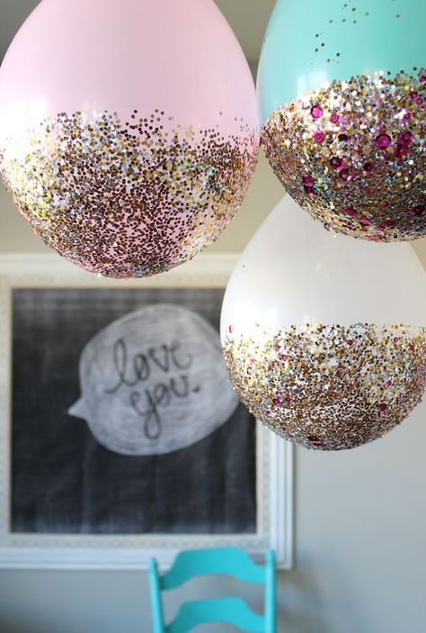 Awesome DIY glitter dipped balloons. Pretty party decoration for a birthday party, bridal shower, or baby shower. Fun DIY project you can do at home! Pretty Party Decorations, Balloon Hacks, Idee Babyshower, Glitter Balloons, 13th Birthday Parties, Glitter Diy, Pretty Party, Cake Images, Princess Birthday Party