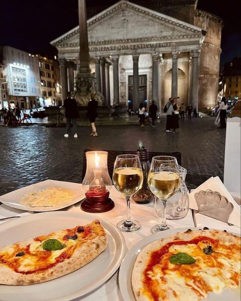 Dinner in Rome 🧡 Rome At Night, Italian Aesthetic, Italian Summer, Romantic Dinners, Sweet Life, Most Beautiful Places, Dinner Table, Summer Nights, Night Life