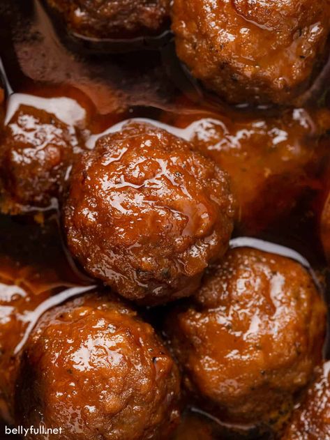 Made with just 4 ingredients and 5 minutes prep time, these Grape Jelly Meatballs are a must for holiday parties and game days. With sweet grape jelly and zesty BBQ sauce, these crockpot meatballs are a truly addictive appetizer that everyone loves! Hot Appetizer Recipes, Crockpot Grape Jelly Meatballs, Frozen Meatball Recipes, The Best Appetizers, Crockpot Meatballs, Jelly Meatballs, Grape Jelly Meatballs, Crockpot Appetizers, Breakfast Crockpot Recipes