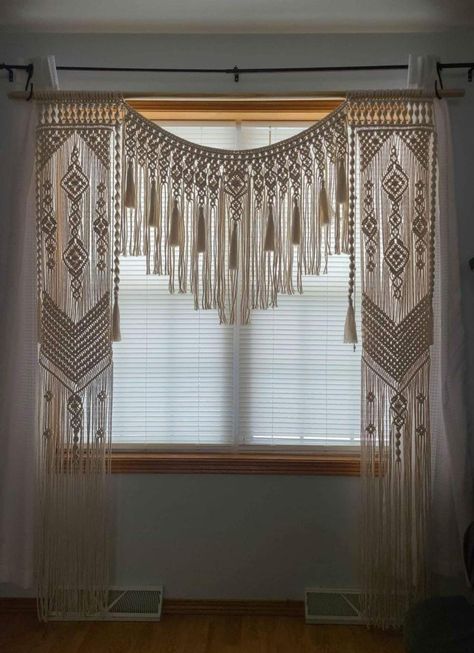 Beautiful and elegant! This is a very large handmade macrame curtain, wedding backdrop or statement piece! It is pictured on a 6 foot wooden dowel that is not included. Careful attention to detail. 4mm 4 ply cotton cord was used. Diy Bedroom Curtain Ideas, Macrame Stairs, Macrame Curtain Tutorial, Macrame Stitches, Macrame Curtain Diy, Macrame Valance, Cortina Macrame, Macrame Wedding Decor, Cortinas Boho