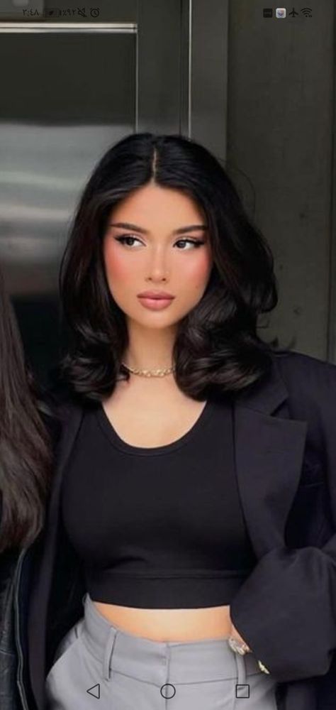 Shoulder Length Hair Celebrities, Jet Black Hair Inspiration, Short Hairstyle Women Feminine, Elegant Hair Cuts For Women, Bombshell Short Hair, Business Women Haircut, Short Hair With Gown, 70s Style Hair Short, Short Black Hair Blowout