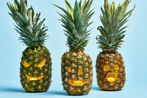 Here's how to do it! Pineapple Pumpkin Carving, Pineapple Carving, Cough Home Remedies, Pineapple Halloween, Pineapple Pumpkin, Pineapple Corer, Saint Kitts, Pineapple Candles, Halloween Fruit